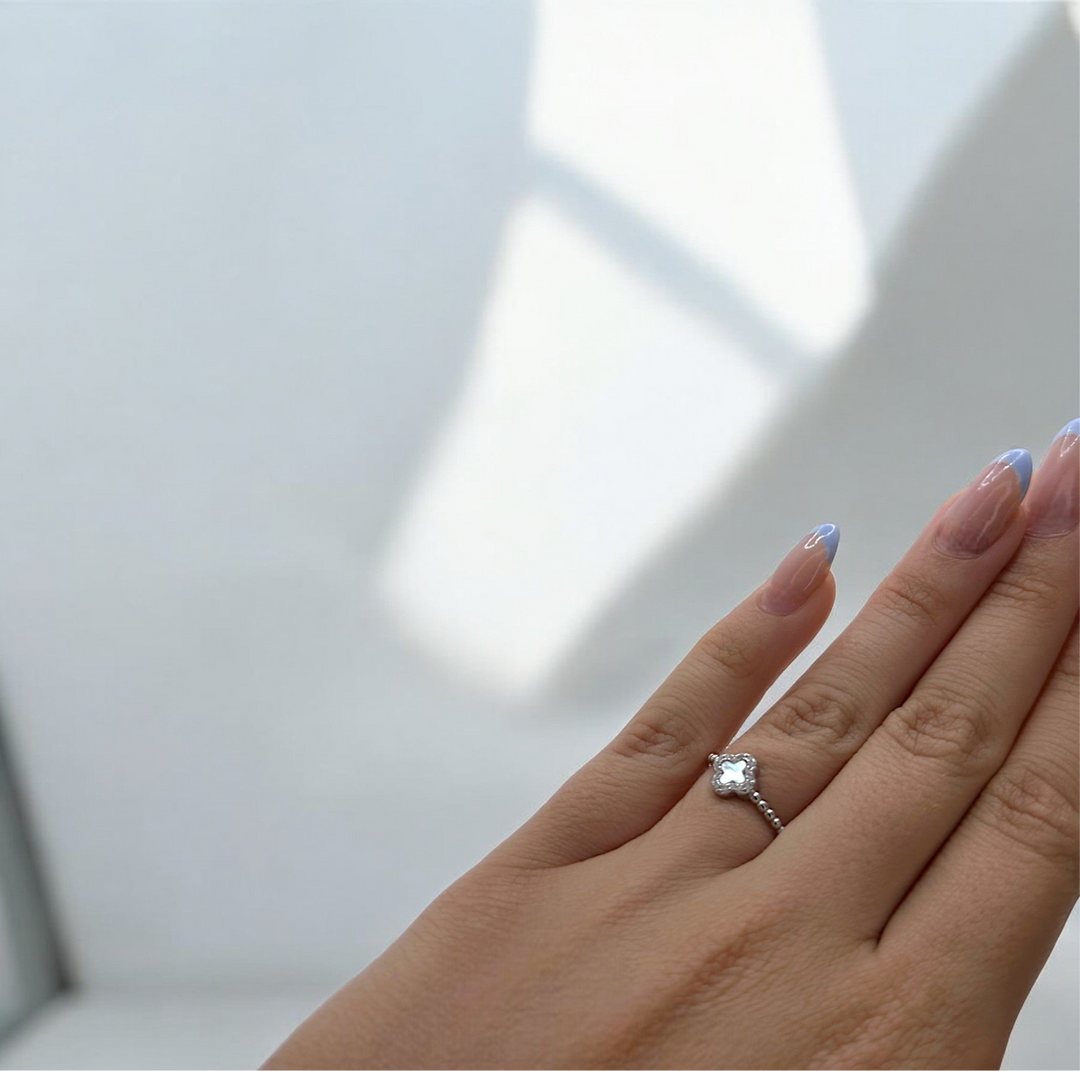 Priscila Pearl Clover Ring