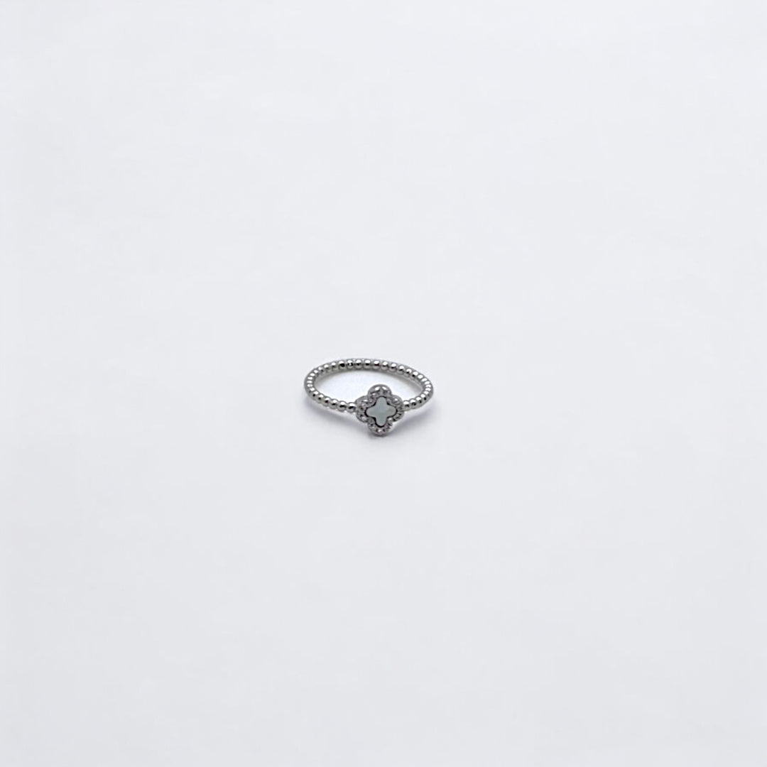 Priscila Pearl Clover Ring
