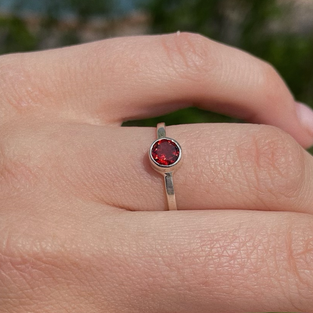 Rouge Garnet Ring