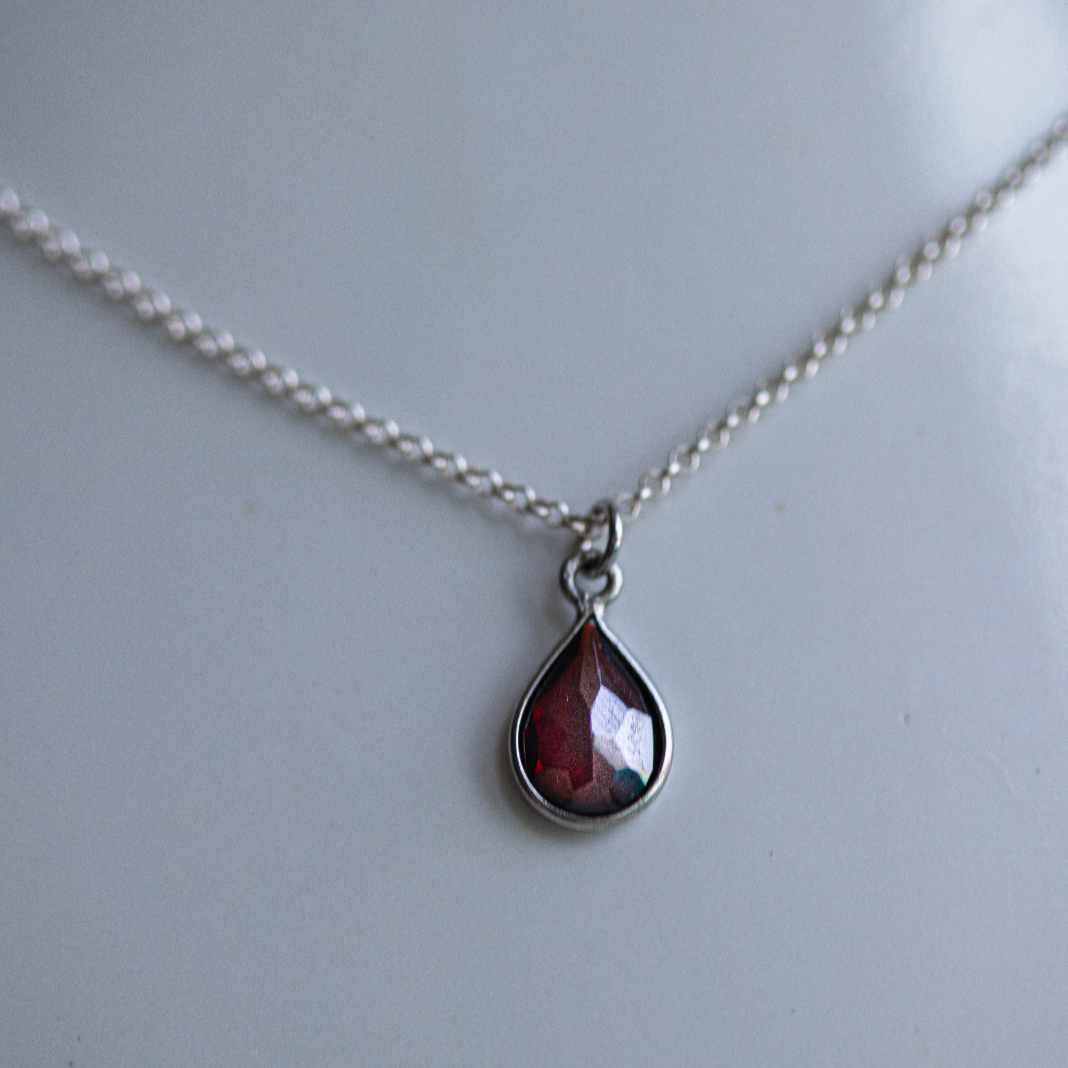 Cosima Garnet Necklace